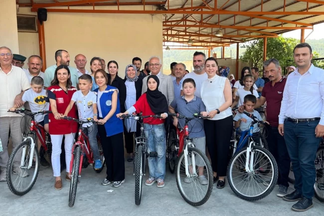 Muğla'da kitap okuyan çocuklara bisiklet hediyesi
