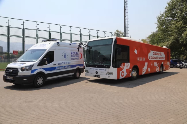 Bursa yangın bölgesindeki yaraları sarmaya başlıyor... Sağlık otobüsü Harmancık'ta