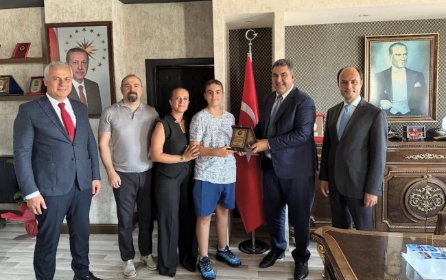 Kaymakam Yılmaz, Türkiye Birincisi Koparan’ı makamında ağırladı