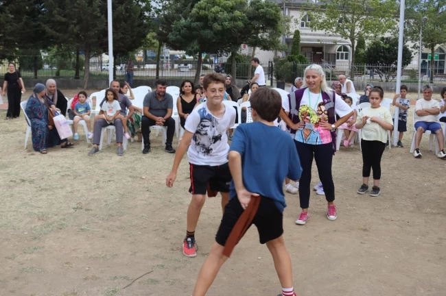 İzmit Belediyesi Yahya Kaptan'da çocukların tatilini şenlendirdi