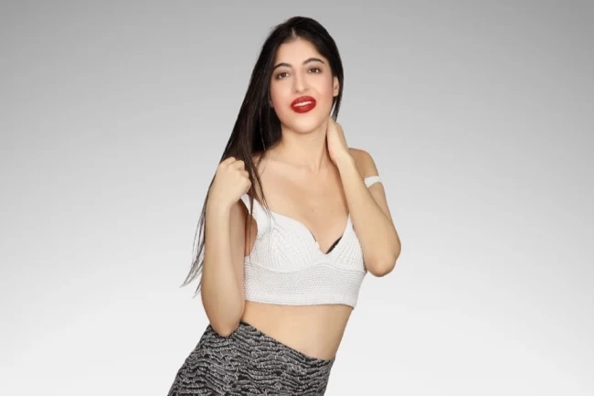 Ünlü manken Hazal Çakmak, dünya çapında başarıyla parlıyor