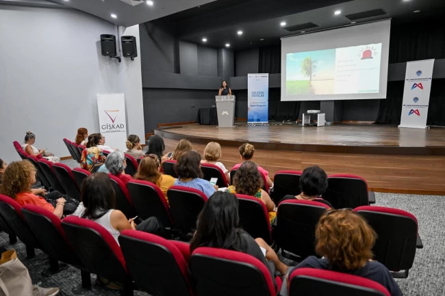 Mersin'de kadınlara güç katan eğitim: "Gelecek Hayalim" hayata geçti