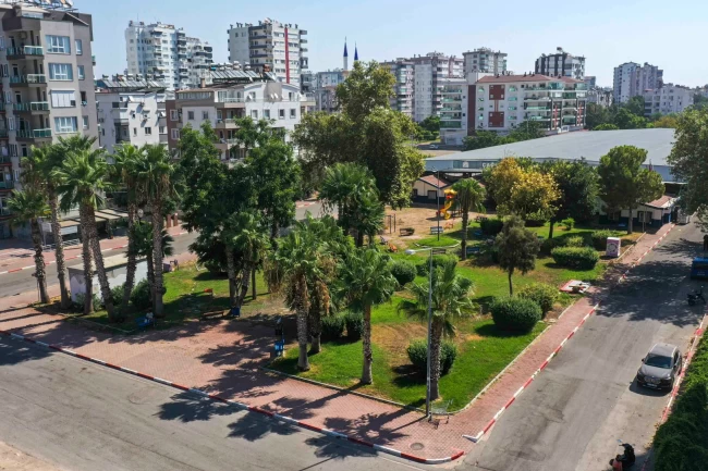 Ferdi Zeyrek'in adı Muratpaşa'da bir parkta yaşatılacak