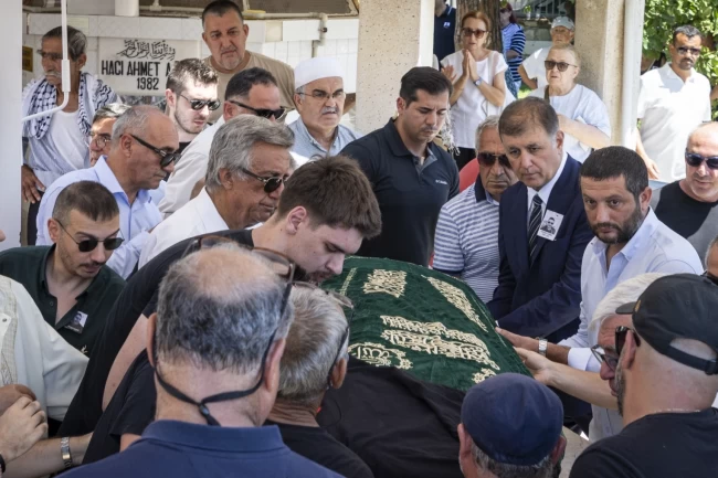 Foça eski belediye başkanının oğlu son yolculuğuna uğurlandı