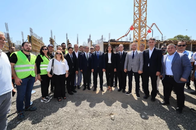 İstanbul'da yeni temeli attı