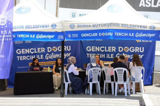 Bursa'da üniversite tercihlerine Büyükşehir rehberliği... 11 ilçede 18 farklı nokta planlandı