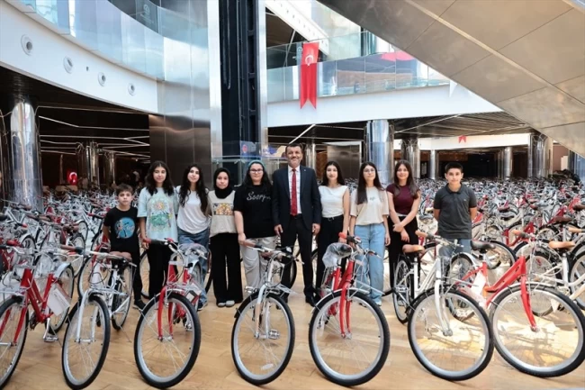 Denizli'de başarıya pedal gücü: 615 öğrenciye bisiklet ödülü