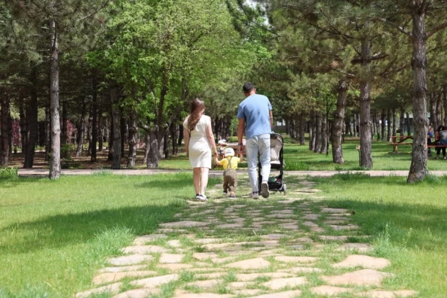 Eskişehir'in geleceği için 10 bin kişi oy kullandı