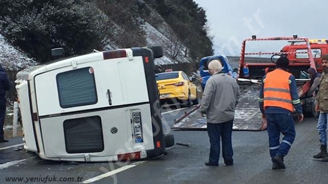 ALAPLI’DA MİNİBÜS DEVRİLDİ,6 YARALI