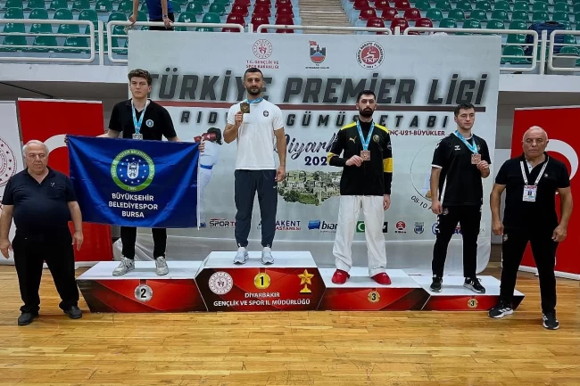 Bursa Büyükşehirli karateciler Diyarbakır'da parladı