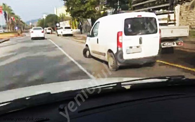PATLAK LASTİKLE YOLCULUKTA ISRAR EDİNCE!..