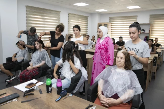 Büyükşehir'in kursları istihdama katkı sağlıyor