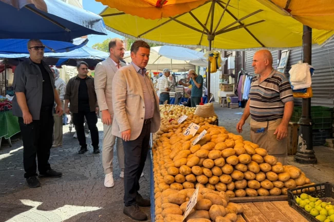 Başkan Aydın, Muradiye Pazarı'nda esnaf ve vatandaşla buluştu