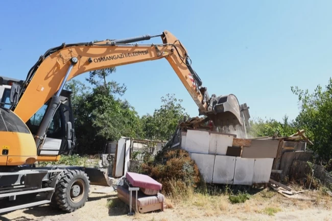 Bursa Osmangazi'de sit alanına yapılan kaçak yapılar yıkıldı