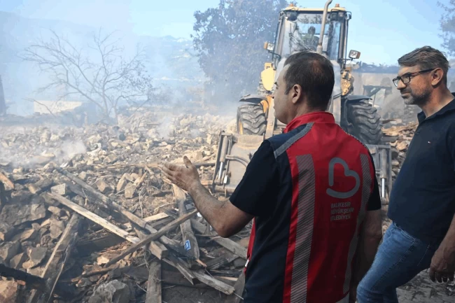 Bakan Kurum, Sındırgı Depremi'ndeki hasar boyutunu açıkladı