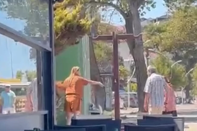 Düzce Akçakoca'da belediye tuvalitinde turist kadına saygısızlık!