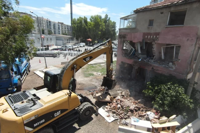 İzmir Karşıyaka'da depreme karşı bilimsel hamle