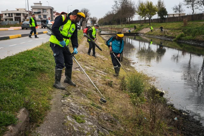 Sakarya'da dere ıslah çalışmaları aralıksız sürüyor