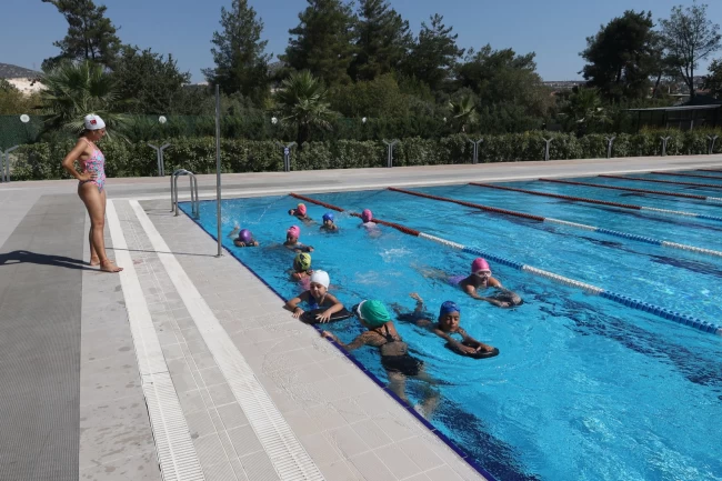 Muğla Büyükşehir'den çocuklara ücretsiz yüzme kursu başladı