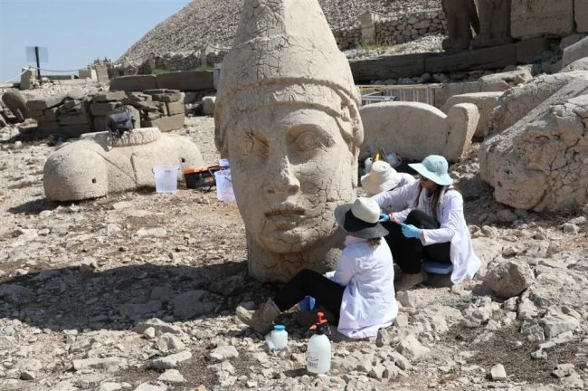 Nemrut'un dev heykellerine 'nano' dokunuş