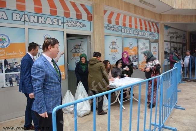 BELEDİYE’DEN GIDA VE GİYİM YARDIMI