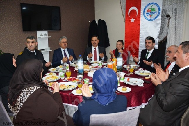 Başkan Hüseyin Uysal, şehit aileleri için Kur’an okutturdu.