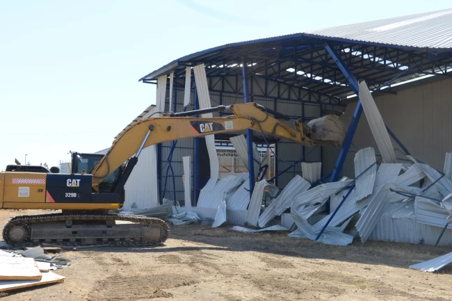 Bursa Nilüfer'de Akçalar'da 2 kaçak yapı yıkıldı