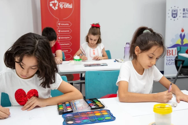 Bursa'da sanat atölyeleri çocuklara renk kattı