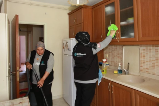 Kocaeli Büyükşehir'den 7 ayda 2 bini aşkın ev temizliği