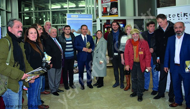 BAŞKAN UYSAL'A "EN BEĞENİLEN BELEDİYE BAŞKANI" ÖDÜLÜ!..