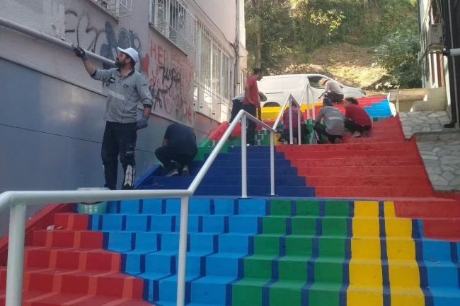 Bursa'da cadde ve sokaklar tuval gibi işleniyor