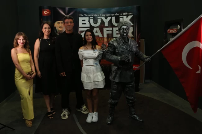 Genç nesillere tarihi yaşatacak filme görkemli gala