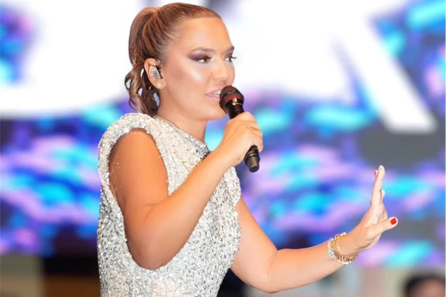 Demet Akalın'dan Denizli'de izdiham!