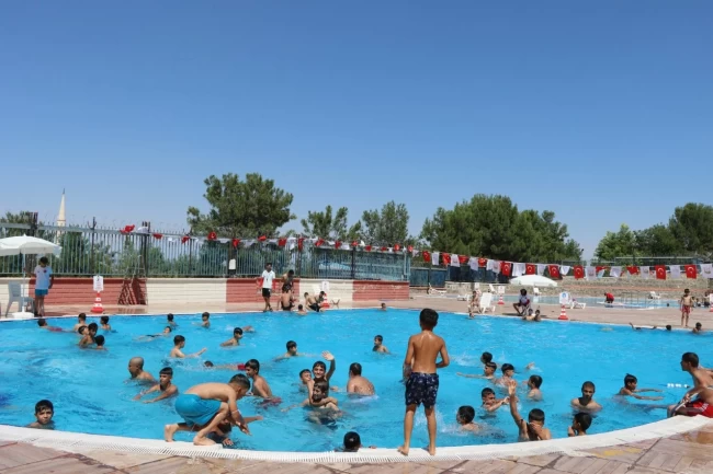 Belediye havuzlarında 152 bin kişi yüzdü