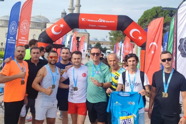 Koşan Keşan ekibi Edirne Yarı Maratonu'ndan derecelerle döndü