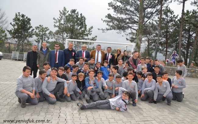 ALAPLI BELEDİYESİNDEN MİNİ FUTBOL SAHASI