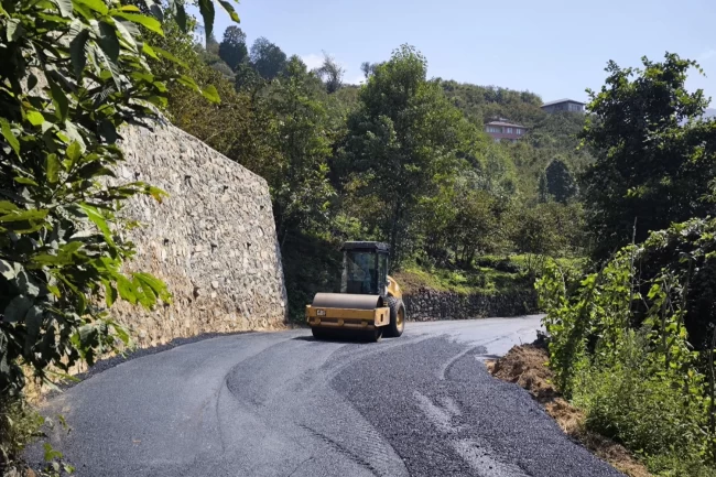 Trabzon'un 18 ilçesinde yollar yenileniyor