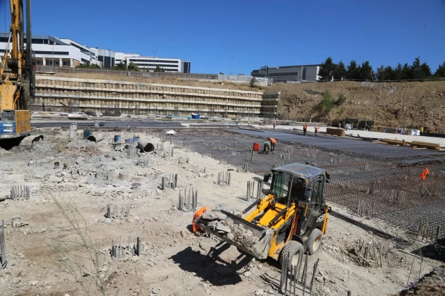 KOÜ Umuttepe'de cami ve otopark projesi yükseliyor