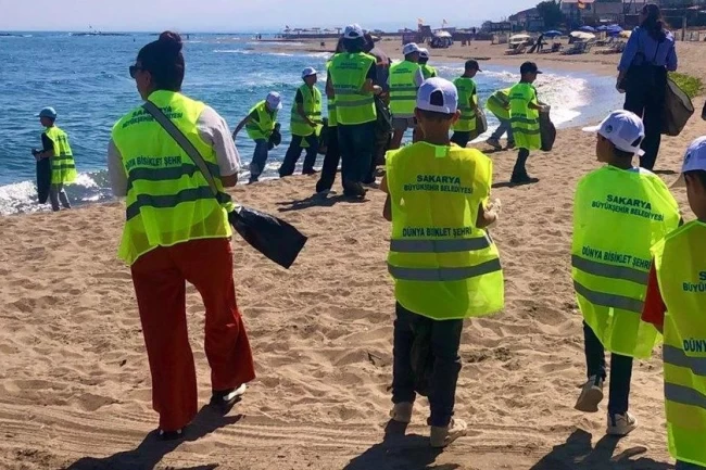 İsveç'teki ‘plogging' akımı Karasu Sahili'nde