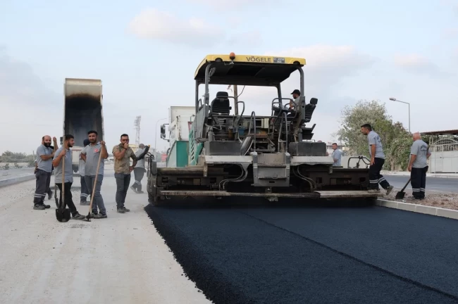 Güngör Geçer, Buruk TOKİ'de süren asfaltlama çalışmalarını denetledi