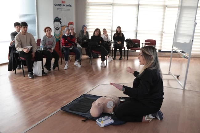 İBB Gençlik Ofisleri'nde üçüncü dönem başladı