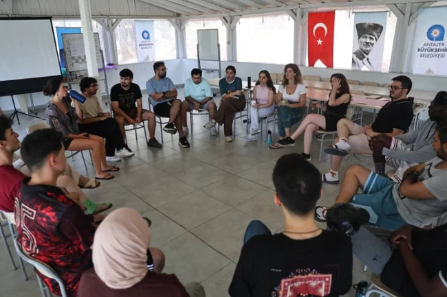 Antalya'da gençler kültürlerarası diyalog için buluştu