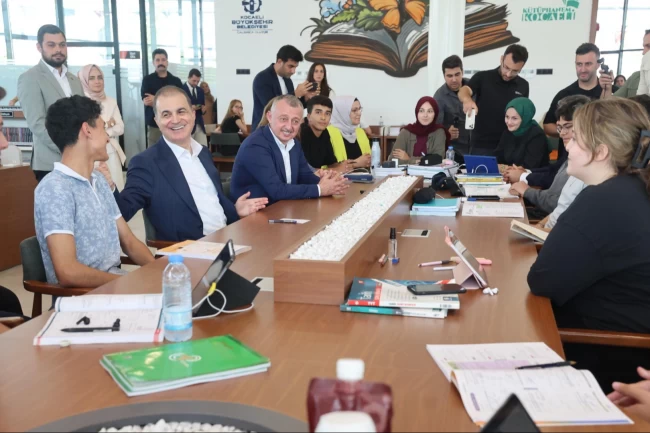 Ömer Çelik'ten Kocaeli'ye ziyaret: Milli İrade Meydanı'na tam not