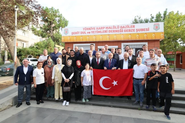 Kocaeli Gebze'de şehit yakınlarına vefa ziyareti