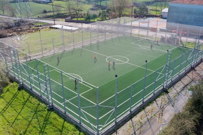 Kocaeli'ye 11 yeni futbol sahası kazandırıldı