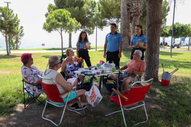 Antalya Konyaaltı Sahili'nde temizlik seferberliği