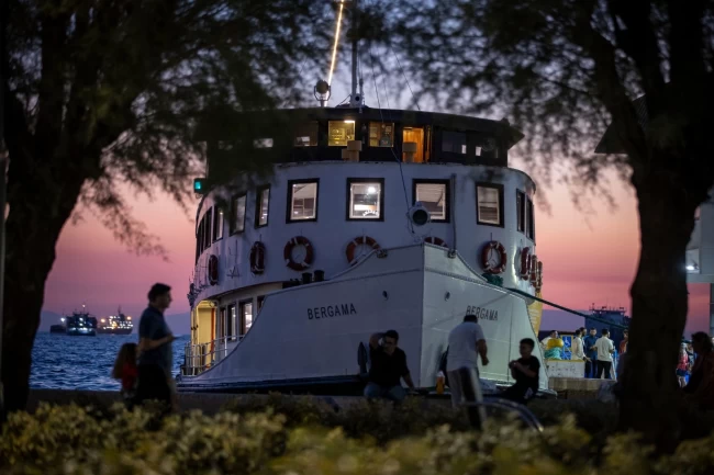 Bergama Vapuru ile İzmir Körfezi'nde tarihe yolculuk