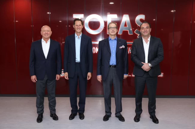 Stellantis ve Koç Holding üst yönetimi Tofaş Fabrikası'nı ziyaret etti