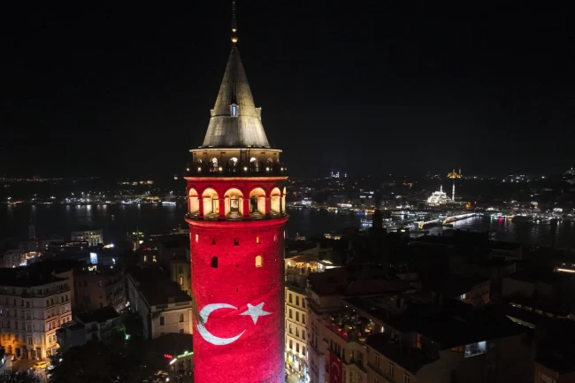 12 Dev Adam'ın final coşkusu Galata Kulesi'nde yaşanacak