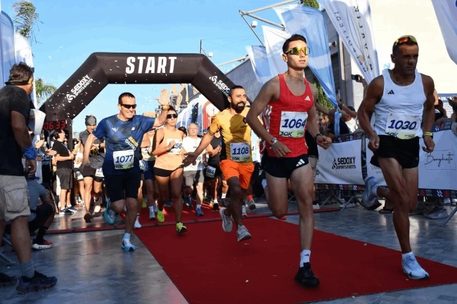 Ayvalık'ta maraton coşkusu: 24 ülkeden 1300 sporcu Balıkesir'de buluştu